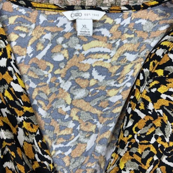 Woman’s Cato stretchy v neck abstract animal print top size XL - Picture 2 of 4
